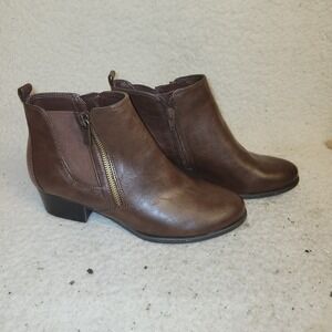 Women's UNISA Brown‎ Zip Ankle Boot 7M